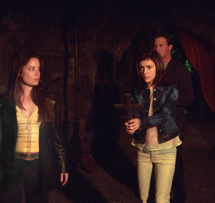 Piper, Phoebe et Léo vont affronter des vampires