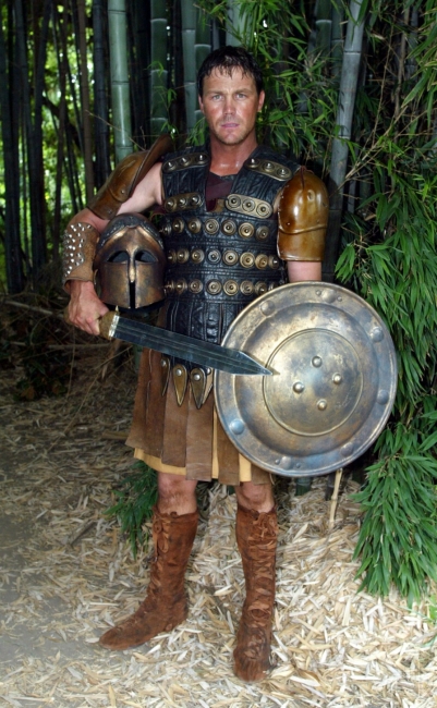 Léo en gladiateur