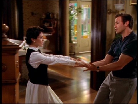 Phoebe et Drake dansent