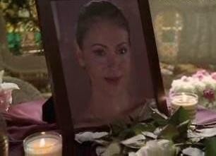 Une photo de Phoebe à son faux enterrement